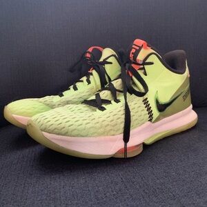 Size 12- Nike LeBron Witness 5 Grinch 2021